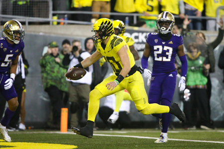 The Oregon Ducks take on the Washington Huskies at 4 pm in Eugene, Oregon on Nov 12, 2022. (Jackson Fisk/ Eric Evans Photography)