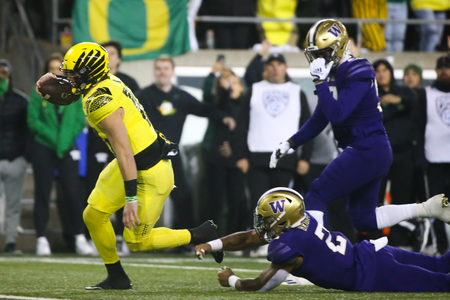 The Oregon Ducks take on the Washington Huskies at 4 pm in Eugene, Oregon on Nov 12, 2022. (Jackson Fisk/ Eric Evans Photography)