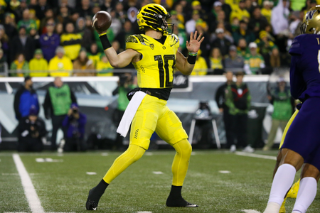The Oregon Ducks take on the Washington Huskies at 4 pm in Eugene, Oregon on Nov 12, 2022. (Jackson Fisk/ Eric Evans Photography)
