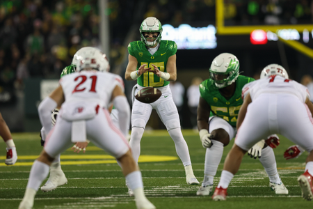 The Oregon Ducks take on the Utah Utes at Autzen Stadium in Eugene, Oregon on November 18, 2022 (Eric Evans Photography)