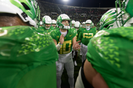 The Oregon Ducks take on the Utah Utes at Autzen Stadium in Eugene, Oregon on November 19, 2022 (Isaac Wasserman/ Eric Evans Photography)