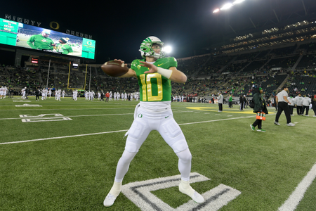 The Oregon Ducks take on the Utah Utes at Autzen Stadium in Eugene, Oregon on November 19, 2022 (Isaac Wasserman/ Eric Evans Photography)