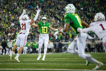 The Oregon Ducks take on the Utah Utes at Autzen Stadium in Eugene, Oregon on November 19, 2022 (Isaac Wasserman/ Eric Evans Photography)