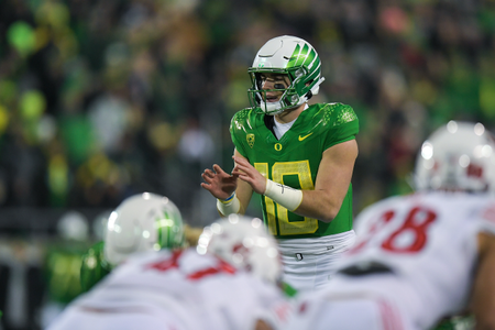 The Oregon Ducks take on the Utah Utes at Autzen Stadium in Eugene, Oregon on November 19, 2022 (Isaac Wasserman/ Eric Evans Photography)