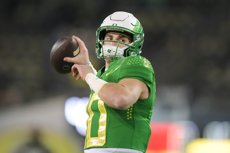 The Oregon Ducks take on the Utah Utes at Autzen Stadium in Eugene, Oregon on November 19, 2022 (Isaac Wasserman/ Eric Evans Photography)