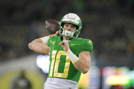 The Oregon Ducks take on the Utah Utes at Autzen Stadium in Eugene, Oregon on November 19, 2022 (Isaac Wasserman/ Eric Evans Photography)