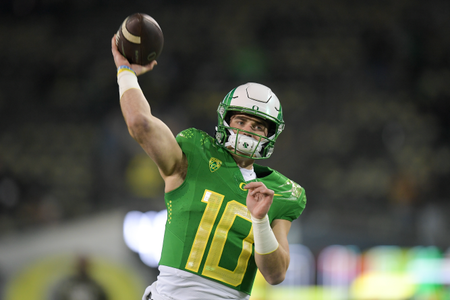 The Oregon Ducks take on the Utah Utes at Autzen Stadium in Eugene, Oregon on November 19, 2022 (Isaac Wasserman/ Eric Evans Photography)