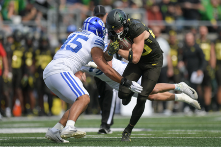 The Oregon Ducks take on the BYU Cougars at Autzen Stadium in Eugene, Oregon on September 17, 2022 (Isaac Wasserman/ Eric Evans Photography)