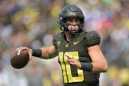 The Oregon Ducks take on the BYU Cougars at Autzen Stadium in Eugene, Oregon on September 17, 2022 (Isaac Wasserman/ Eric Evans Photography)