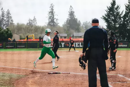 Ducks Sweep Rivalry Series Doubleheader Image