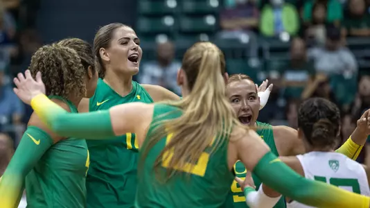 Lewis, team celebration vs San Diego - 8.25