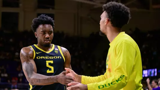 The University of Oregon Ducks Men's Basketball team defeated the University of Washington Huskies 76-74 in an away game at Hec Edmundson Pavillion in Seattle, Wash., on Jan. 4, 2024. (Eric Becker/Oregon MBB)