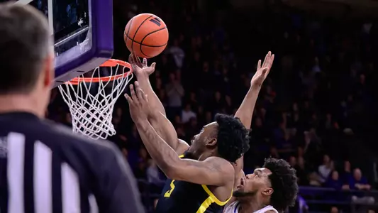 The University of Oregon Ducks Men's Basketball team defeated the University of Washington Huskies 76-74 in an away game at Hec Edmundson Pavillion in Seattle, Wash., on Jan. 4, 2024.  (Eric Becker/Oregon MBB)