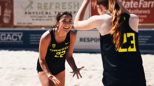 Presley McCaskill celebrates with Isabel Patterson, Green Wave Invitational