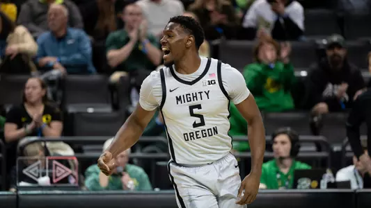 Late Surge Lifts UO Men Over Huskies Image