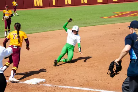 Ducks Share Big Ten Lead After Sweep of Gophers Image