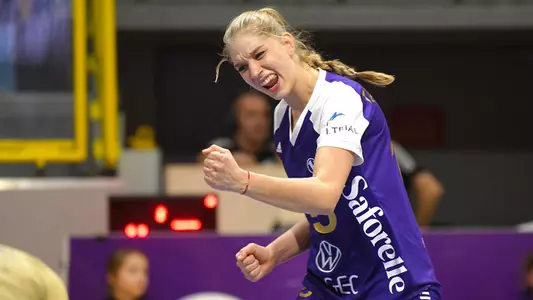 Maria Tabacuks, volleyball signee (May 2025)