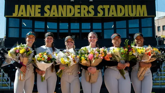 Ducks Celebrate Outright B1G Title On Senior Day Image
