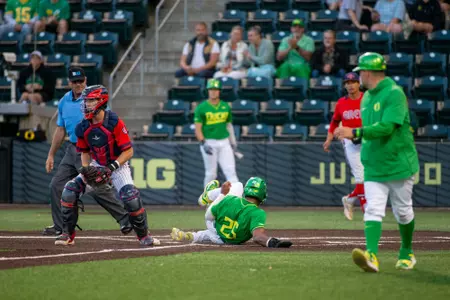 Ducks Complete Two-Game Sweep of Saint Mary's Image