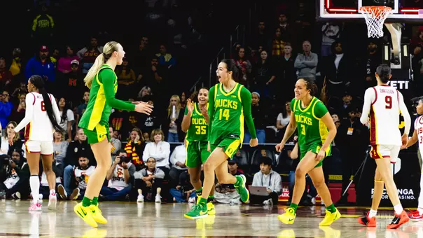 Frantic Finish Gives Ducks Win at No. 21 USC