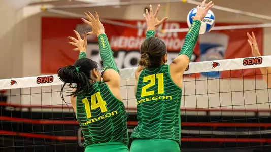 Gracia (21), Sucurovic (14) blocking vs Western Kentucky (Aug. 28, 2026)