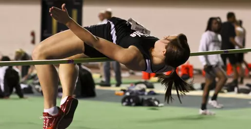 Track And Field Teams Solid At Orange And Purple Classic To Open The Indoor Season Image