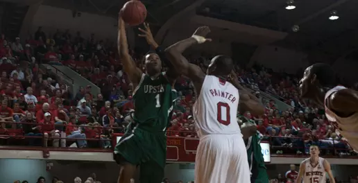 Men's Basketball Falls on Road at Lipscomb Image