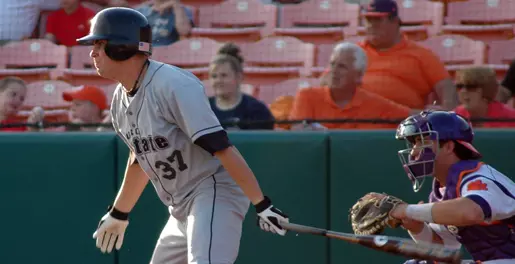 Baseball Falls to Xavier, 8-6, on Saturday Afternoon Image