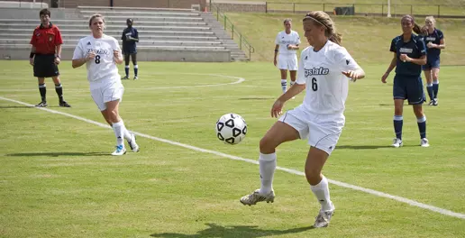 Women's Soccer Begins 2011 Season on Tuesday Image