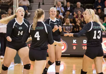 Upstate Sweeps Final Day of AmericInn Runnin' Bulldog Classic, Gober Named MVP Image