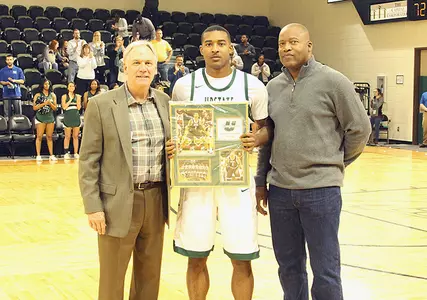 Upstate Knocks Off NJIT 72-71 on Moore's Buzzer Beater Image