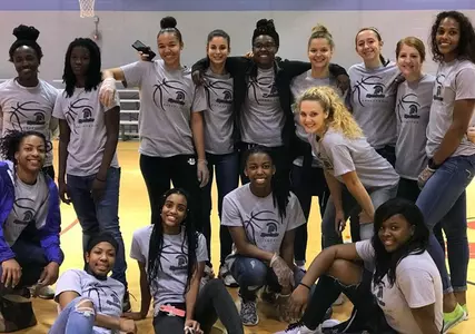 Women's Basketball Participates in Cleanup Day at Northwest Recreation Center Image