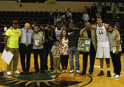 Seniors Eclipse 20-Point Mark as Upstate Falls to FGCU 97-89 in Overtime Image
