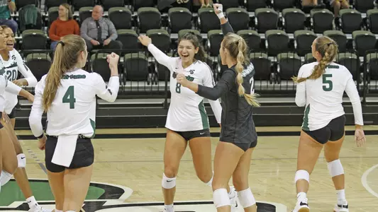 Volleyball Team Celebration Winthrop 2021