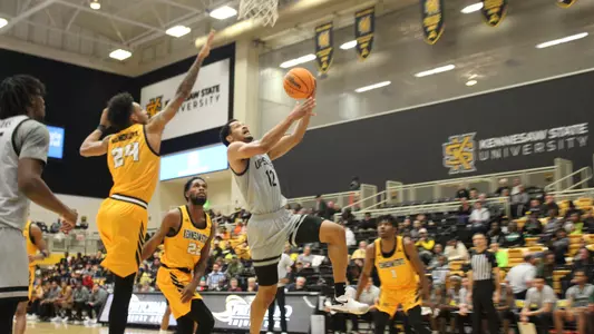 Trae Broadnax Layup vs. Kennesaw State Second Half 2022