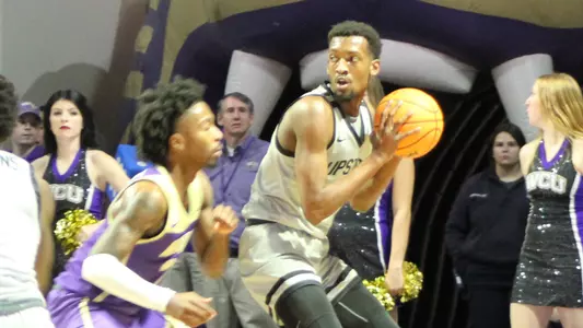 Nick Alves Post Up vs. Western Carolina First Half 2022