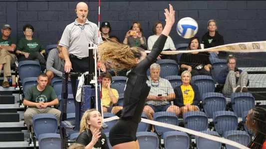 Nikki Deslatte Solo Block vs. Clemson 2022