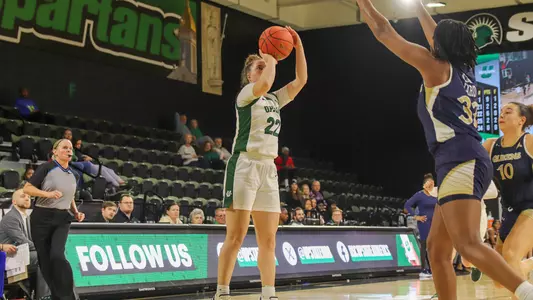 Grace Barnes Pull-Up vs. Queens 4Q 2024