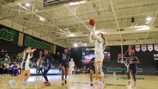 Vera Soderblom Layup vs. Longwood 3Q 2025