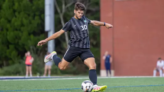 Logan Grasso kicking off against Queens (10.7.25)