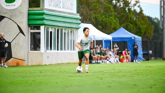 Teun van der Donk looking to attack against the defense