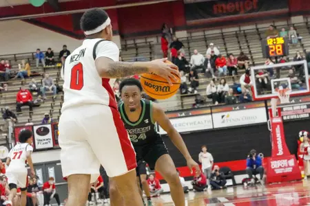 Chico Johnson defending full court vs Youngstown State