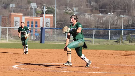 Sophia Kardatzke in the circle against ETSU