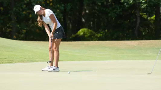 Eliza Whiteside putting