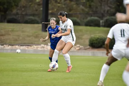 Alexa Martinos dribbling