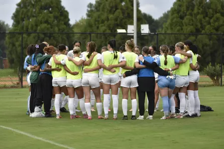 Team Huddle vs. Elon