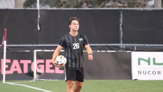 Teun van der Donk preparing to throw in to an open teammate