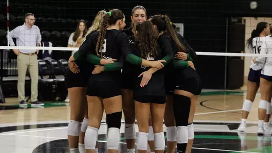 Team Huddle Pre-Set 1 vs. Queens 2025 - EH
