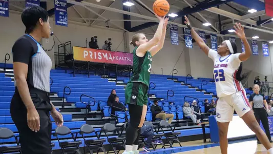 Cassie Gallagher Pull-Up Jumper vs. Presbyterian 1Q 2026 - RF
