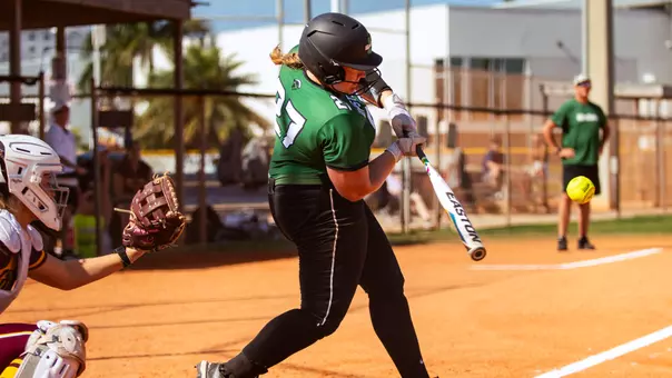 Carson Shaw hitting a home run against Central Michigan (3/8/26)